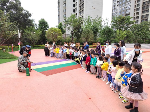 云南保全聯(lián)合官渡區(qū)翡翠幼兒園  開展校園地震自救、反恐、防暴、消防逃生技能培訓及演練