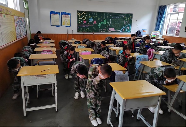 云南保全聯(lián)合官渡區(qū)星耀天成學(xué)校  開展校園地震自救、反恐、防暴、消防逃生技能培訓(xùn)及演練